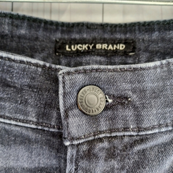 Lucky Brand Sweet Mid-Rise Straight Lightly Distressed Jeans - Picture 10 of 16